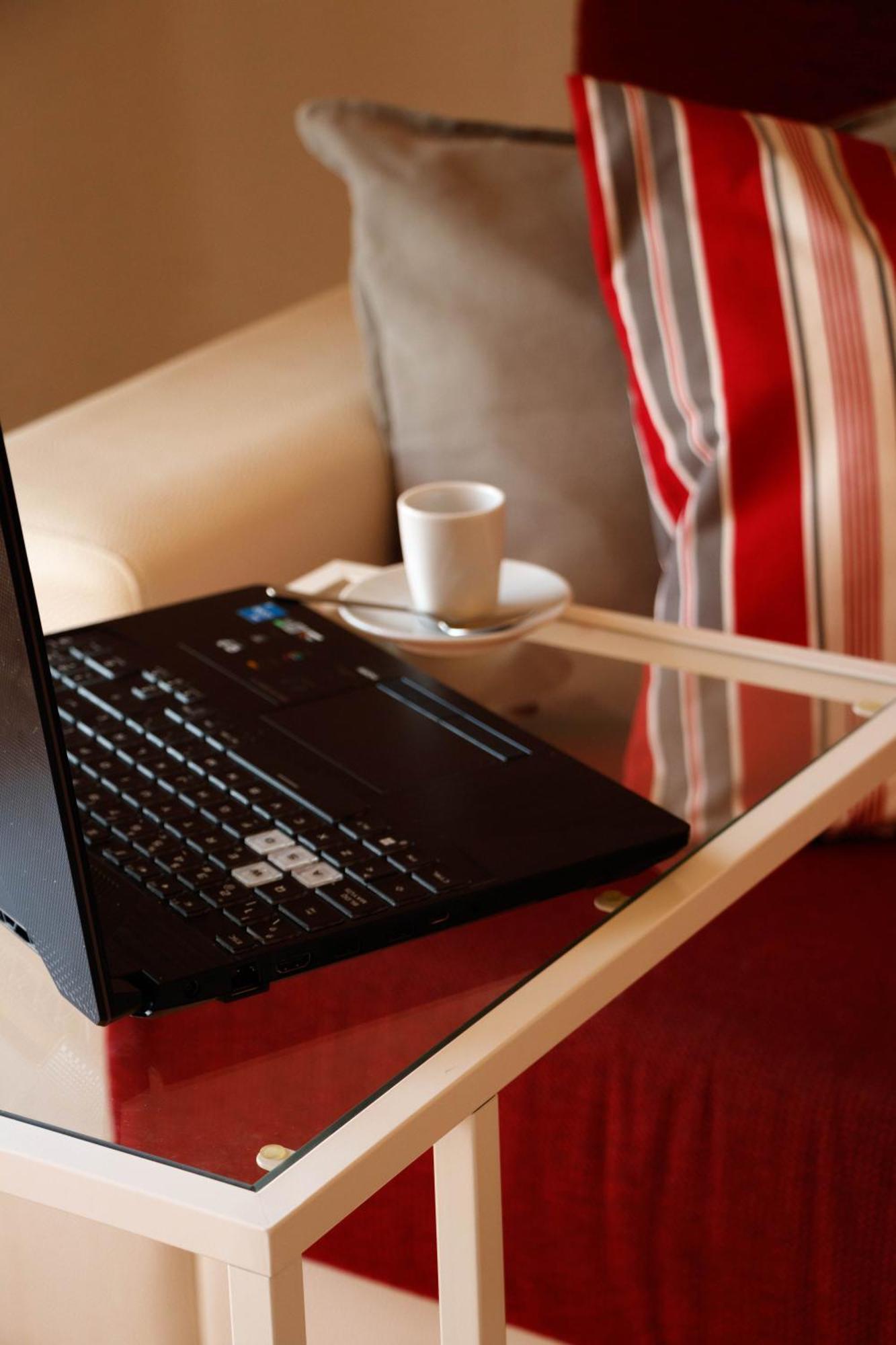 Luminoso. Comodo. Acogedor. Wifi. Junto A Ave Apartment *